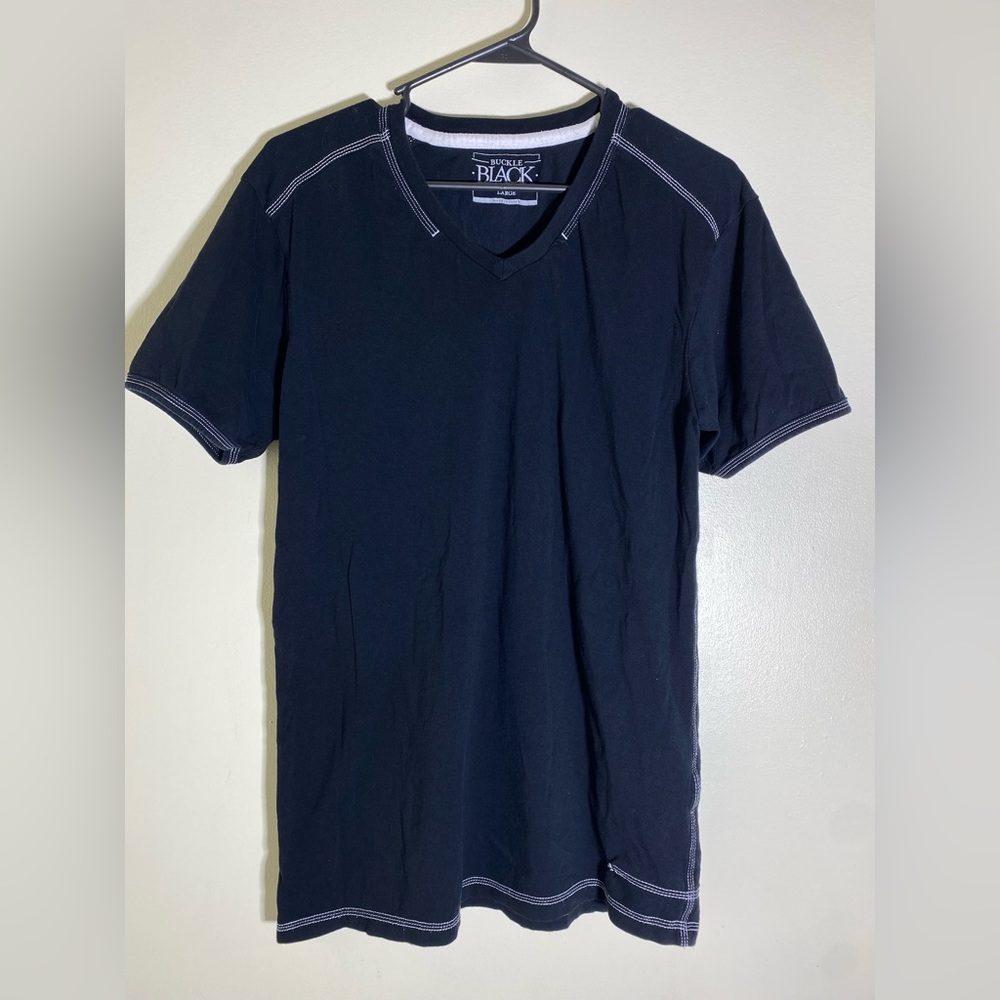 Men’s Buckle Black SS V-Neck T-Shirt — Large